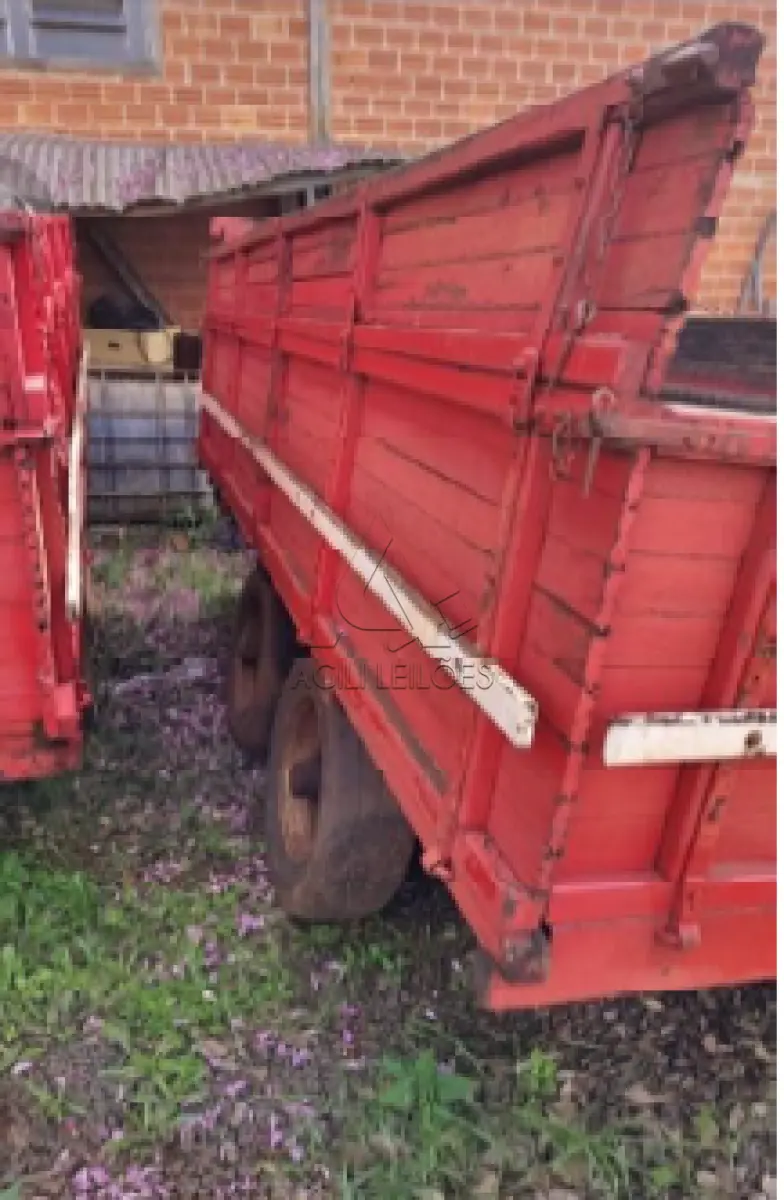 LOTE 004 - Carreta agrícola de madeira