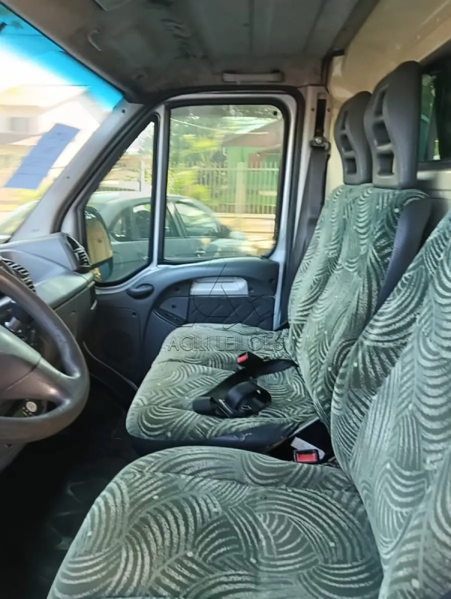 LOTE 024 - VAN(MICROÔNIBUS) ; 0 KM; FIAT/DUCATO MC TCA MIC; CAPACIDADE 16 LUGARES; POTENCIA 127 CV; ANO 2013 E MODELO 2014; COR PRATA; A DIESEL; CHASSI 93W245H34E2126168; RENAVAM 00587498790; 5 MARCHAS A FRENTE + 1 RÉ; COM TACÓGRAFO DIGITAL; COM AR CONDICIONADO; DIREÇÃO HIDRÁULICA; AIRBAG PARA MOTORISTA; TRAVA ELÉTRICA DAS PORTAS ; VIDROS ELÉTRICOS NAS PORTAS DIANTEIRAS.
