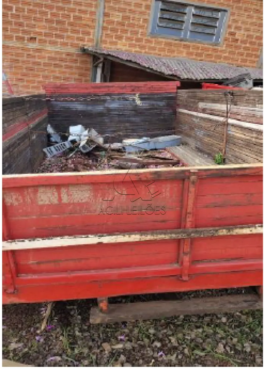 LOTE 004 - Carreta agrícola de madeira