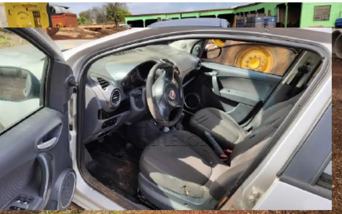 LOTE 009 - Veículo Fiat Siena Attractive