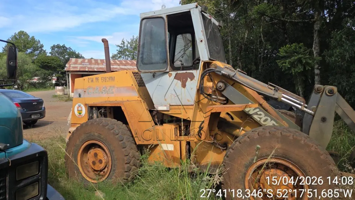 LOTE 009 - M-57 CARREGADEIRA CASE W20E