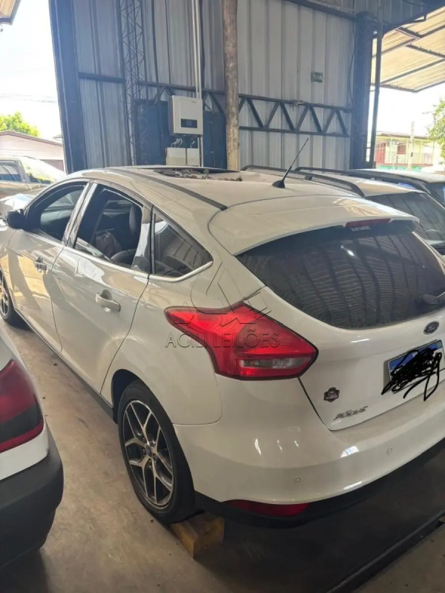LOTE 001 - FORD FOCUS