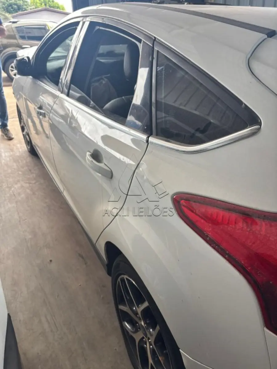 LOTE 001 - FORD FOCUS