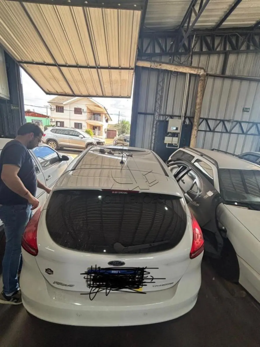 LOTE 001 - FORD FOCUS