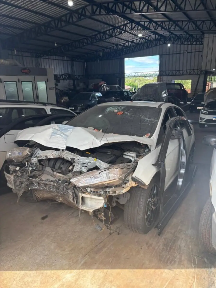 LOTE 001 - FORD FOCUS