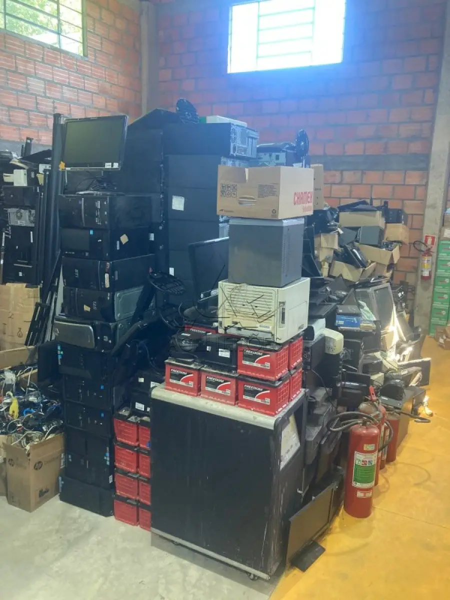 LOTE 002 - INFORMÁTICA ELETRÔNICOS, MOBILIÁRIO EM GERAL E
INSTRUMENTOS MUSICAIS (DEPÓSITO DE BENS
02 )