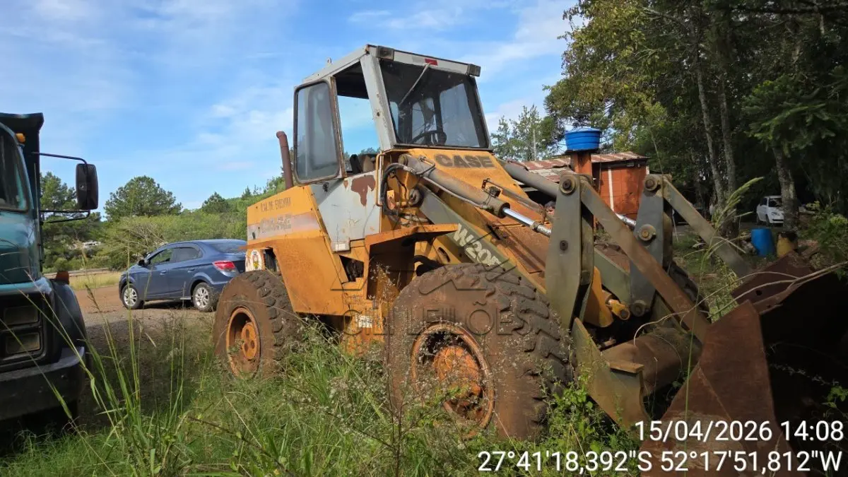 LOTE 009 - M-57 CARREGADEIRA CASE W20E