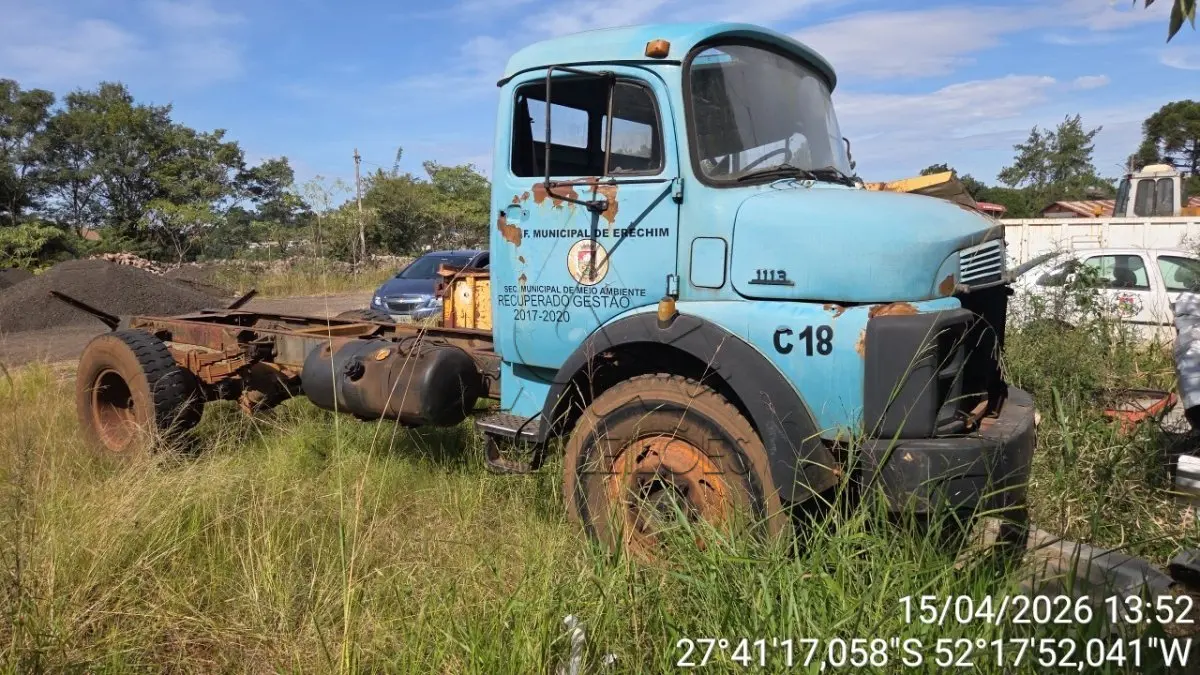 LOTE 011 - VEÍCULO C-18 CAMINHÃO CAÇAMBA 1113 MERCEDES BENZ PLACA IIL-8905, PATRIMÔNIO 36155 (sem motor, caixa e carroceria)