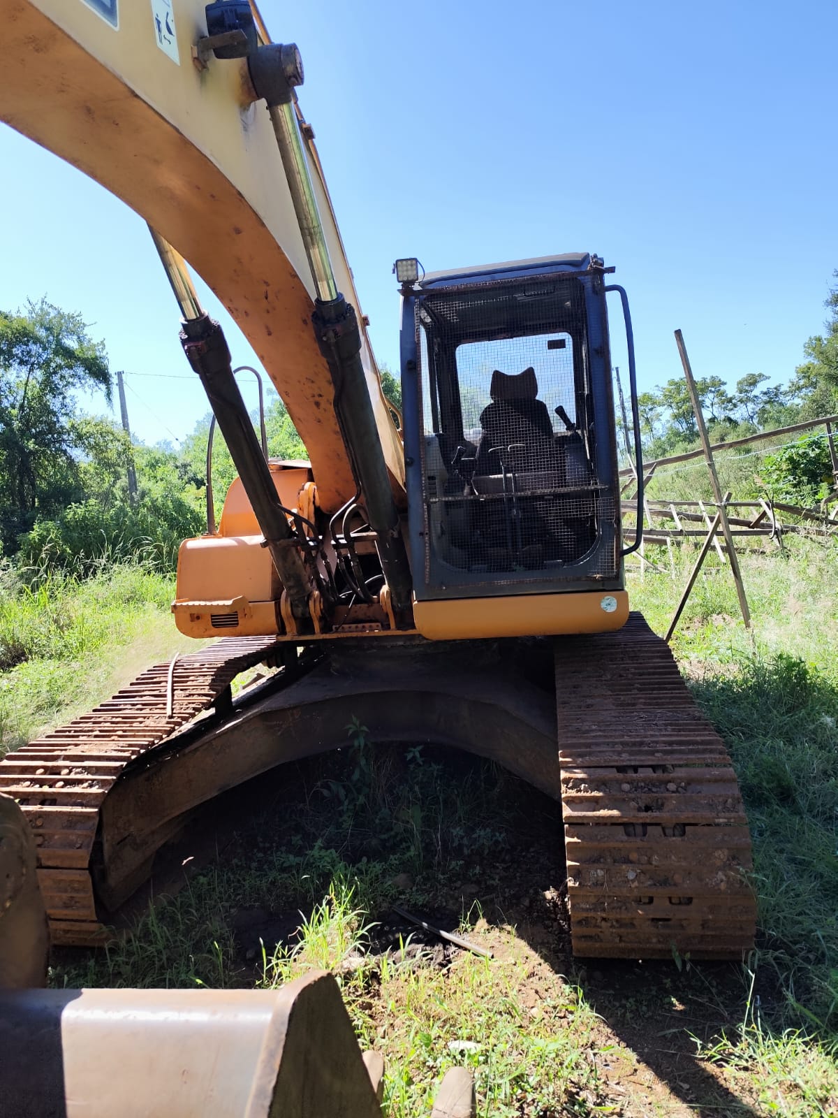 Foto de ESCAVADEIRA MODELO CX220B ANO 2013, HORA DE TRABALHO 5.876